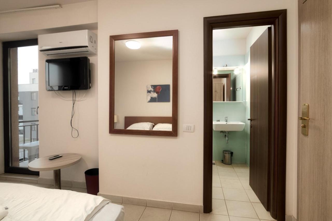 Hotel Cochet Κονστάντζα Εξωτερικό φωτογραφία